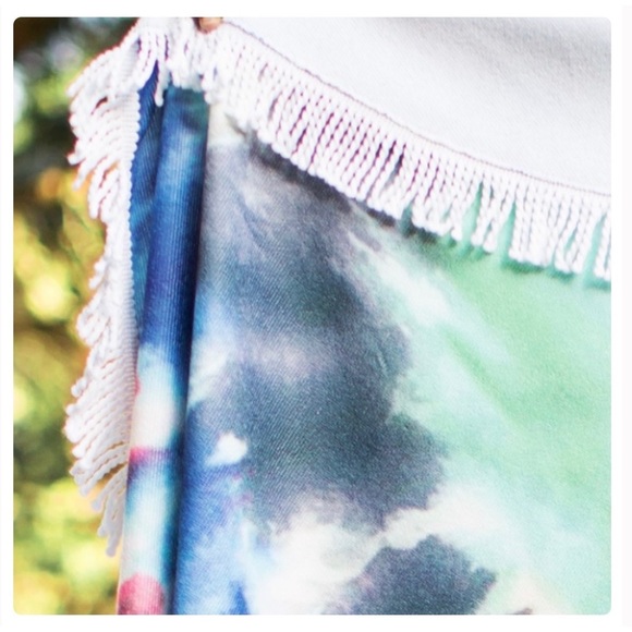 Ruggine tie-dye round beach towel / throw/ blanket with Fringes. Soft. Vibrant. - Picture 2 of 3